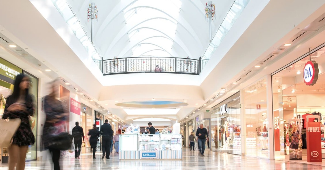 Intu desinvierte en España: estudia vender sus centros comerciales en el país