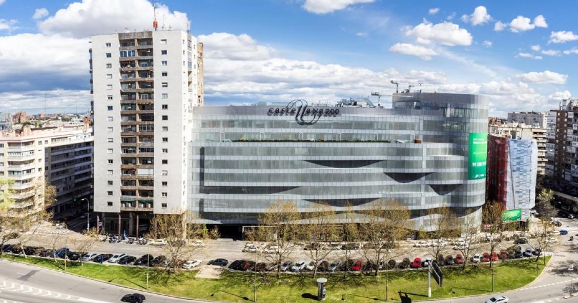 Edificio de oficinas y centro comercial Castellana 200