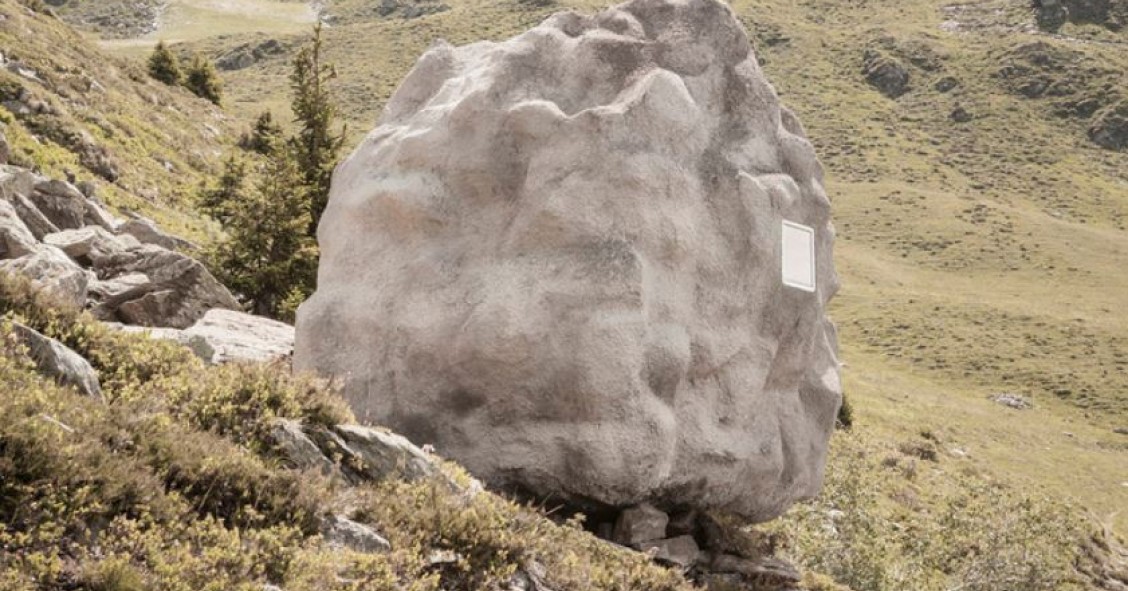Es una cabaña oculta entre las rocas