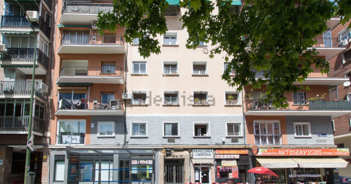 Azora se hace con 500 viviendas en Madrid y Barcelona tras pagar 150 millones a Banco Sabadell