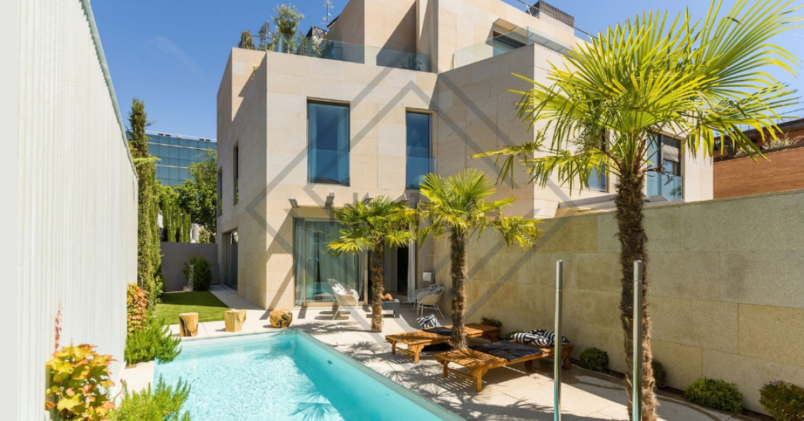 Combatir el calor sale caro: los pisos con piscina cuestan un 31% más que los que no la tienen