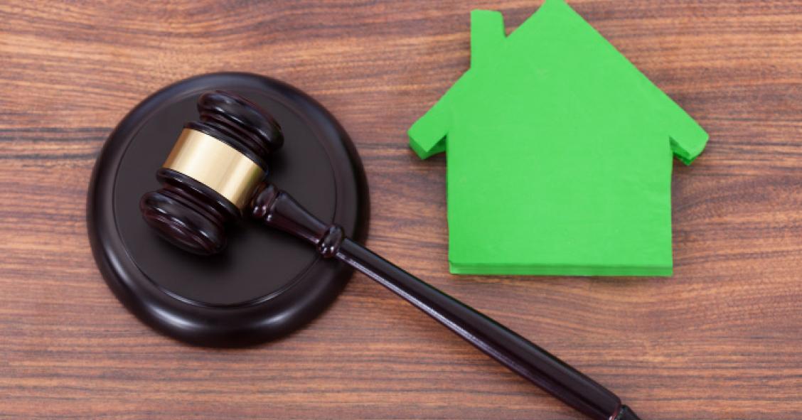 De quién es la casa comprada por sólo uno de los cónyuges en bienes gananciales tras un divorcio