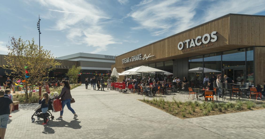 El estudio de arquitectura L35 diseña este centro comercial respetuoso con el medio ambiente