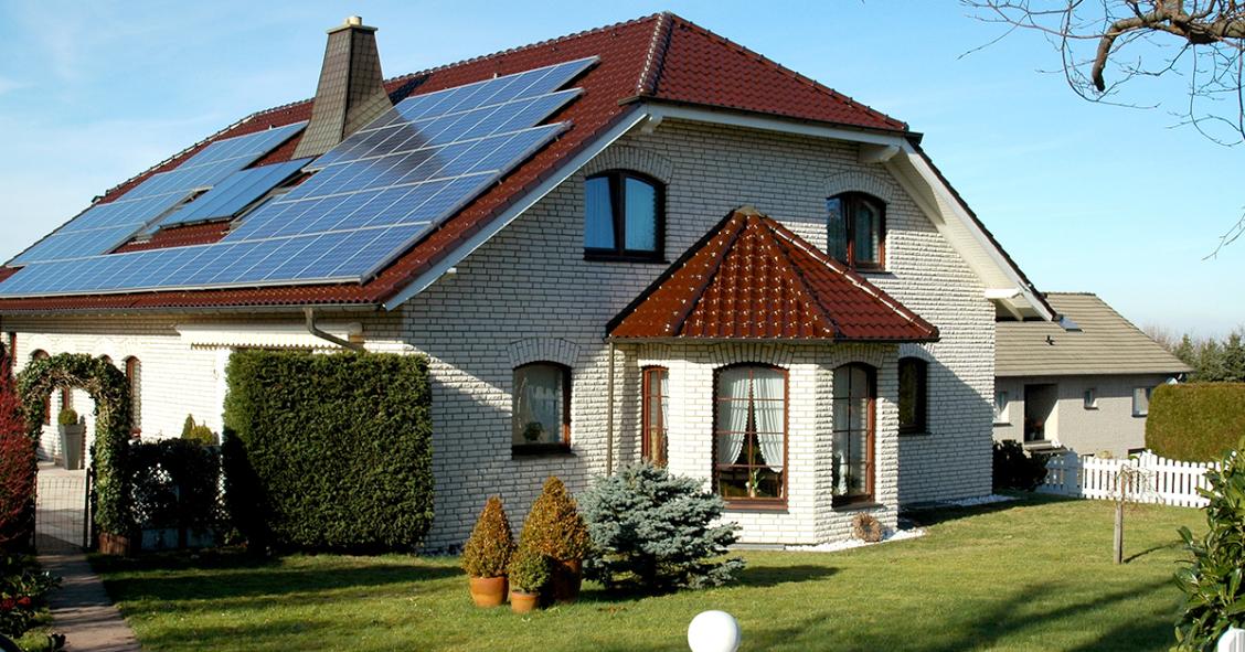 El boom del autoconsumo ahorrará en la factura de los hogares pero provocaría pérdidas millonarias al sector 