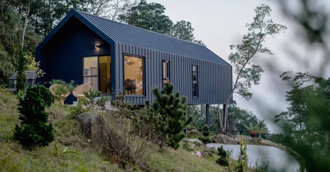 Esta espectacular casa prefabricada está perdida en los montes de Taiwán y su diseño es español