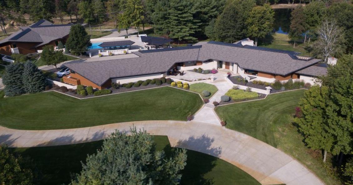 La mansión soñada por los amantes de los coches está en venta por 5,1 millones