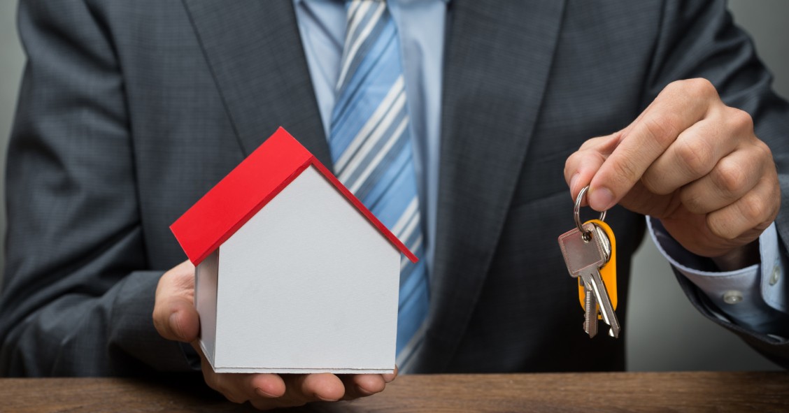 Vivir de alquiler en un piso embargado: la ley permite al inquilino seguir en el inmueble hasta cinco años