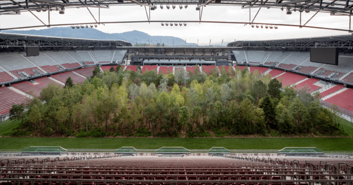 Este estadio de fútbol de Austria se ha reconvertido en un bosque para homenajear al medioambiente