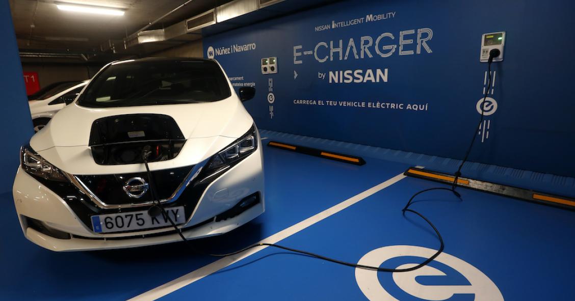 Núñez i Navarro se alía con Nissan: instalará estaciones de recarga para coches eléctricos en sus parkings