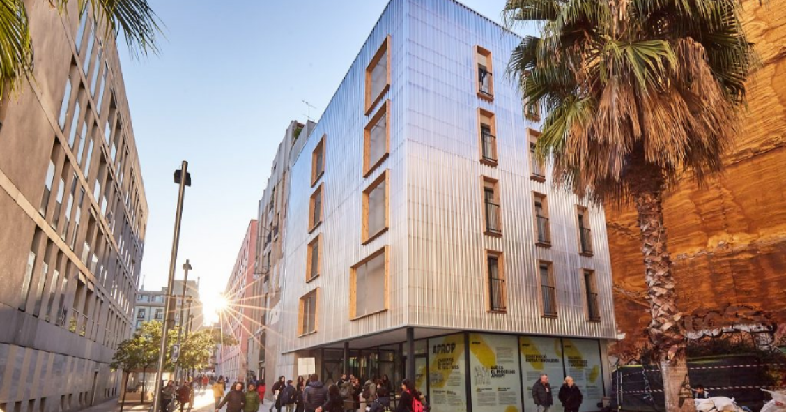 Así son los pisos en contenedores reciclados que Ada Colau ha colocado en Barcelona