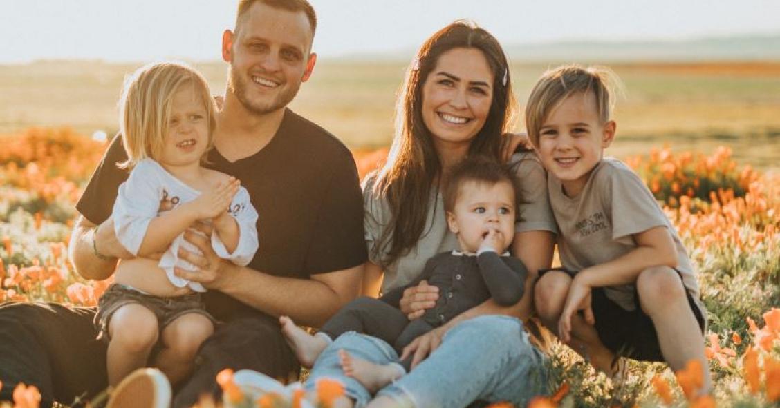La familia con dos hijos y un tercero en camino es considerada numerosa para ahorrarse el ITP y AJD