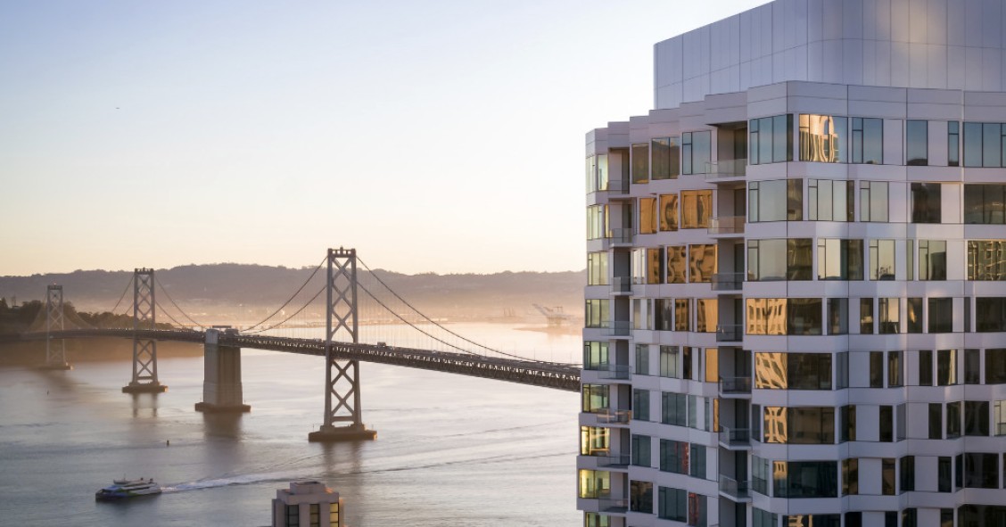 Este rascacielos con viviendas de lujo tiene unas vistas espectaculares al puente de San Francisco 
