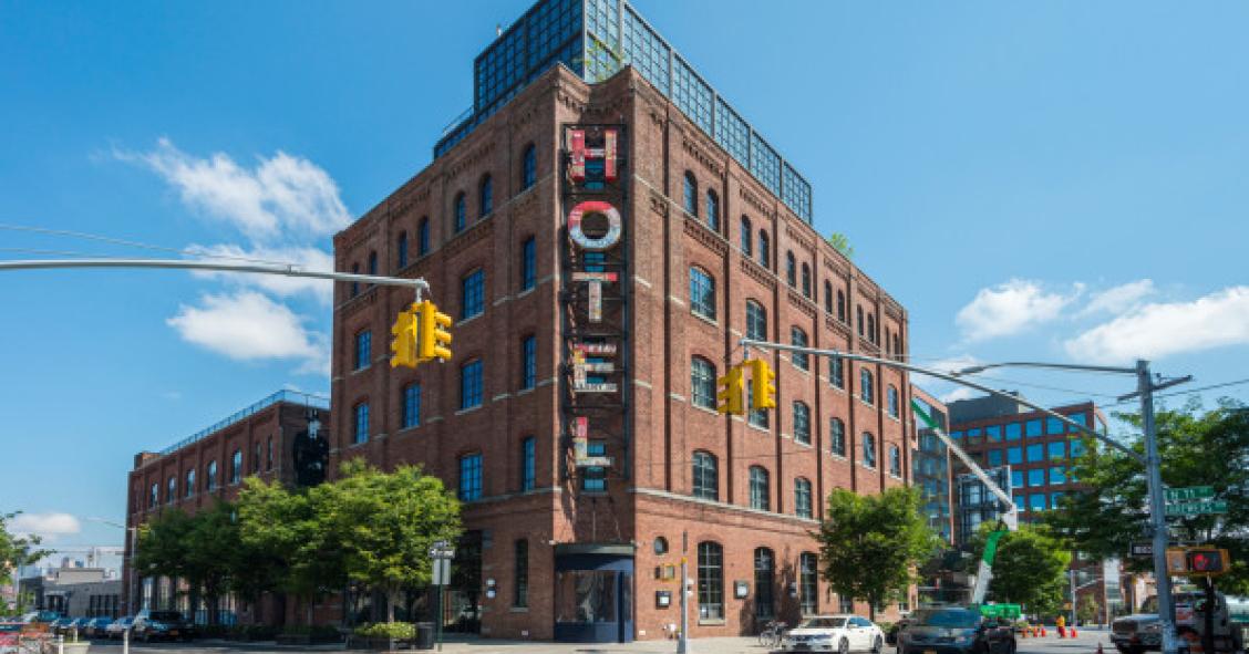 Los hoteles se reinventan: 200 dólares por convertir una habitación en un ‘coworking’