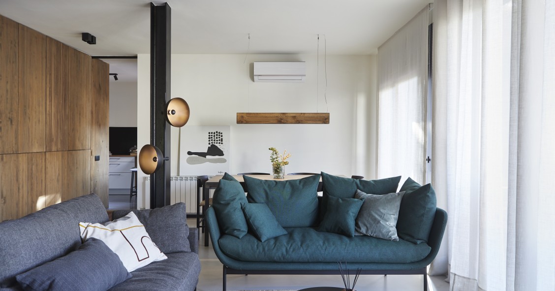 Ideas de decoración: cómo mezclar la madera con tonos atrevidos para crear una casa con carácter