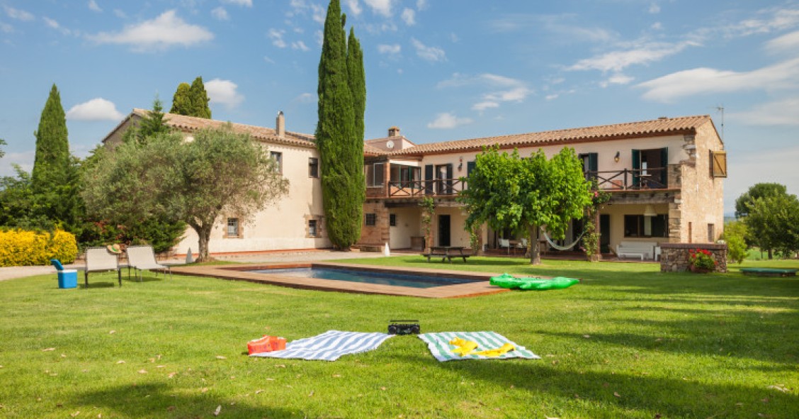 El covid-19 empuja a Airbnb y a Booking hacia estancias de larga duración