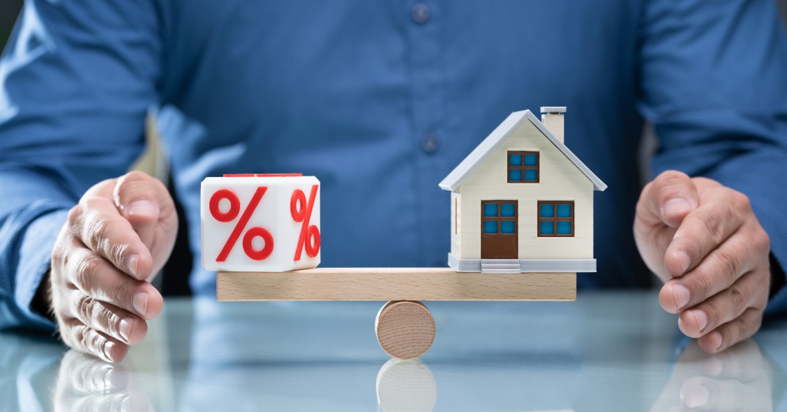 Notarios: el mercado de la vivienda vuelve a niveles precovid, pero sigue cayendo un 5% en julio