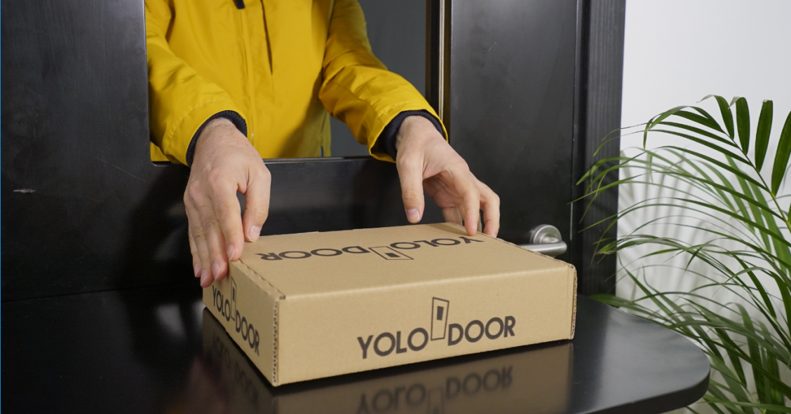 Una empresa española inventa la puerta que recibe los paquetes cuando no estás en casa