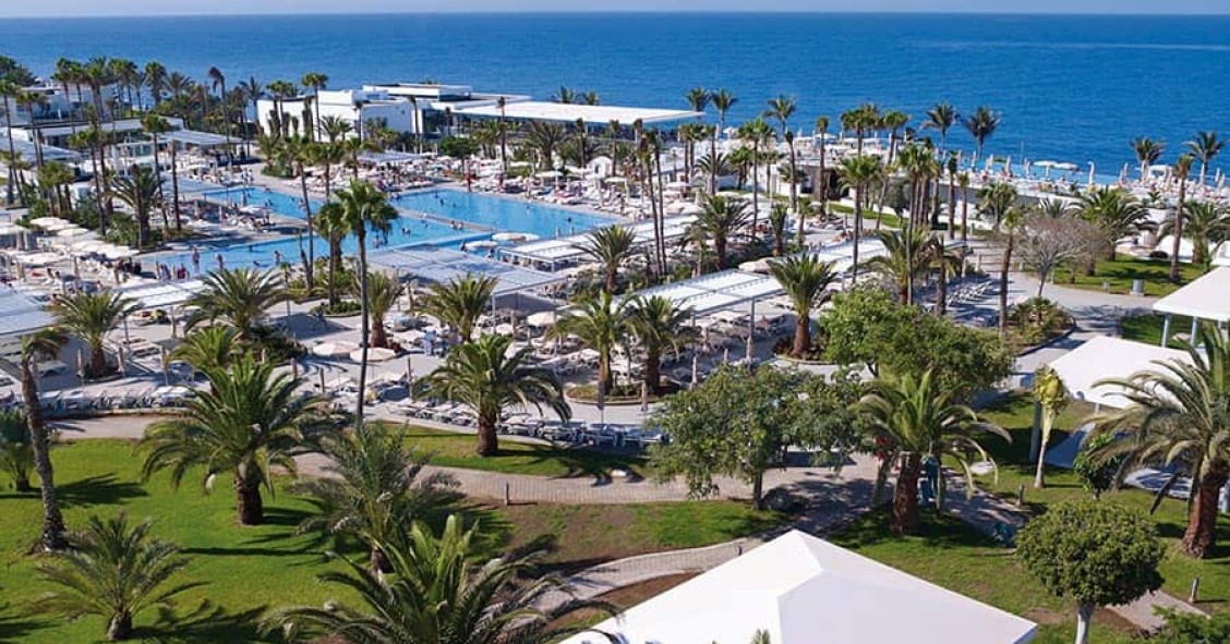 La cadena de hoteles Riu cierra ocho hoteles temporalmente en Canarias por la crisis del covid-19