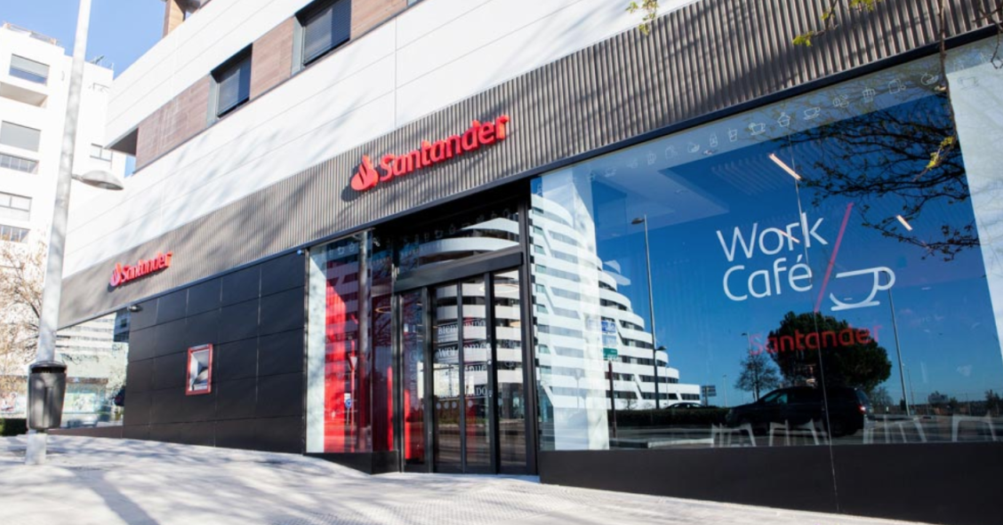 Santander se hace con el control de URO, socimi dueña de 650 de sus sucursales