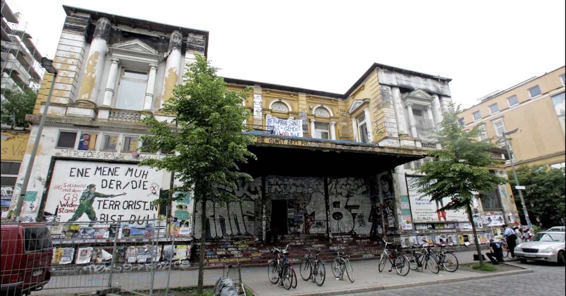 AAO: “Ningún delito emana derechos, por lo que una patada en la puerta no genera un domicilio”