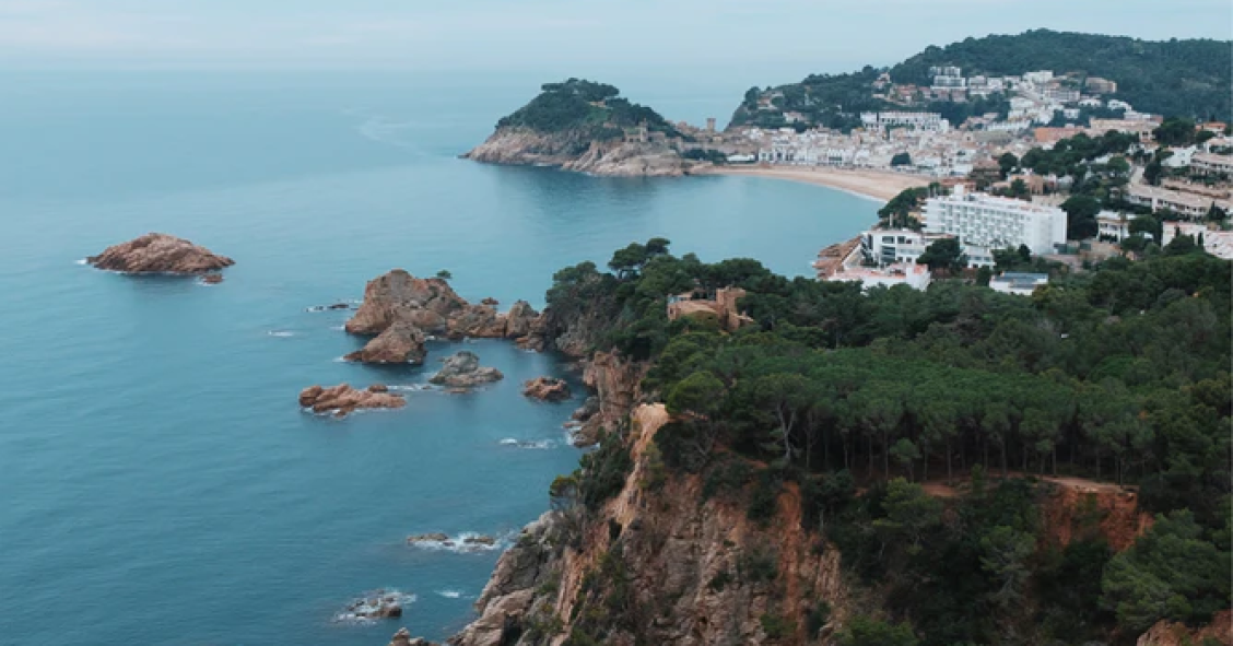 Girona recorta a la mitad la construcción de viviendas previstas en la Costa Brava