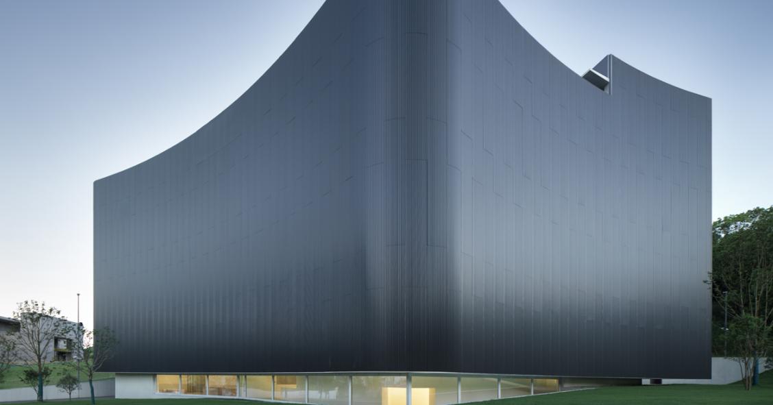 Pequeño por fuera, inmenso por dentro: así es este increíble museo de diseño minimalista de China 