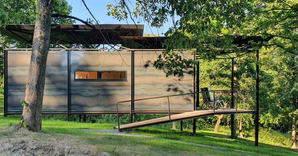 Una minicasa prefabricada que se adapta a cualquier terreno y se mimetiza con el entorno 