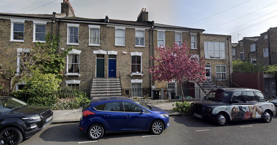 Una vivienda en Londres de estilo victoriano que esconde un interior impactante y lleno de color