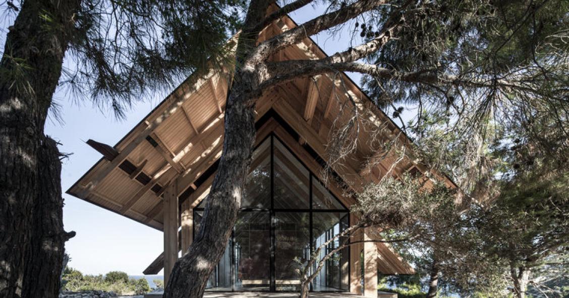 Esta casa prefabricada totalmente sostenible tiene unas vistas impresionantes al mar Egeo 