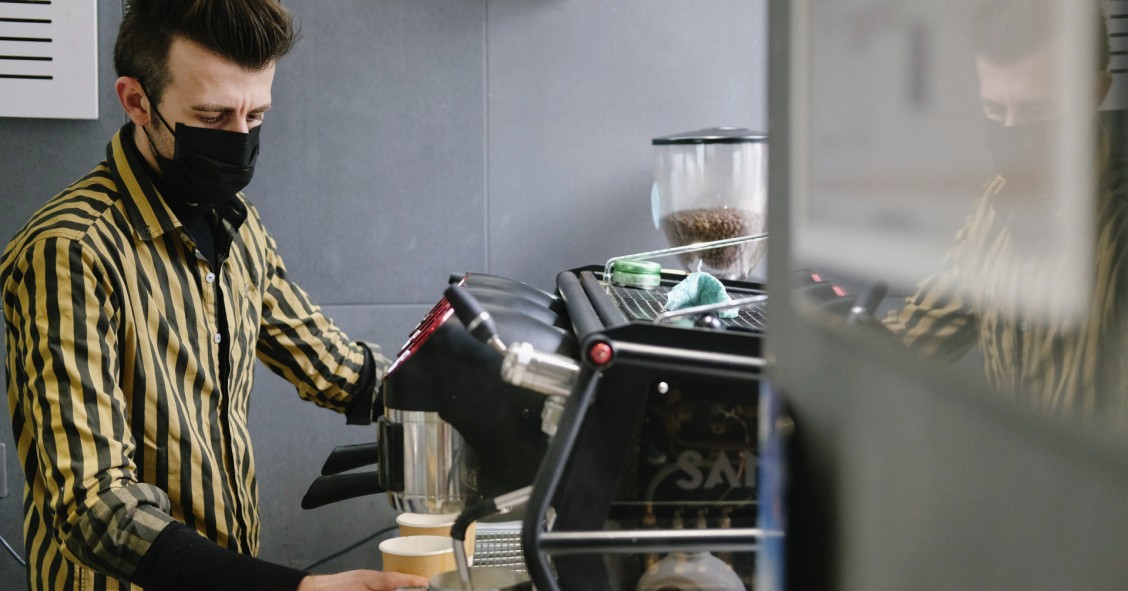 El paro da la sorpresa en marzo y vuelve a quedarse por debajo de los 4 millones