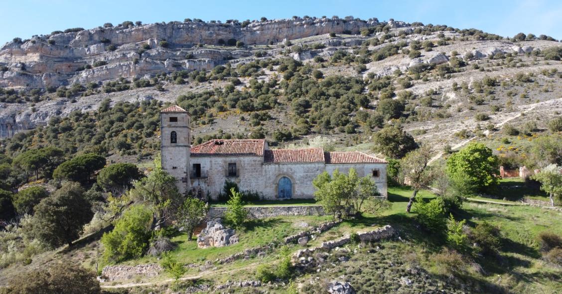 En venta una increíble finca con iglesia románica, monasterio y cascada en Soria por 3 millones