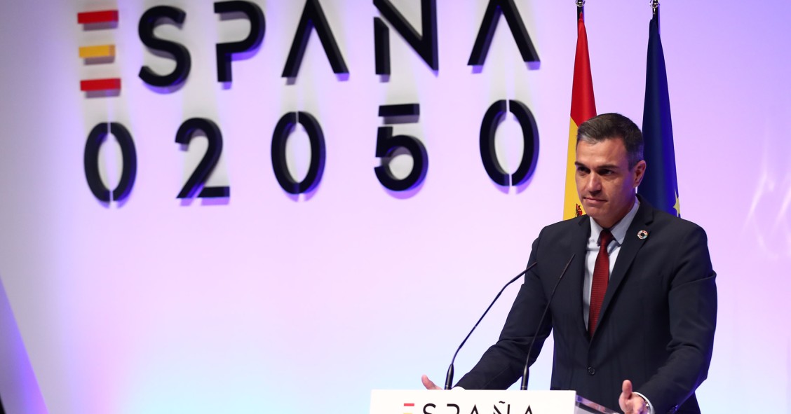 Las subidas de impuestos que propone el Gobierno hasta 2050 y otras medidas para cambiar la economía