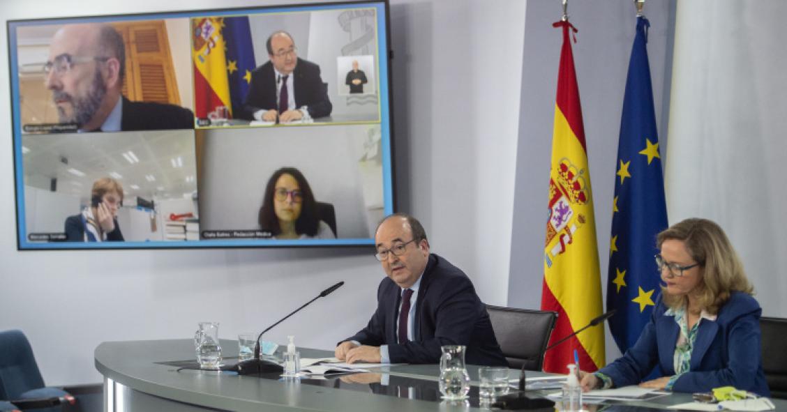 El Gobierno busca hacer fijos a 300.000 interinos de las administraciones públicas