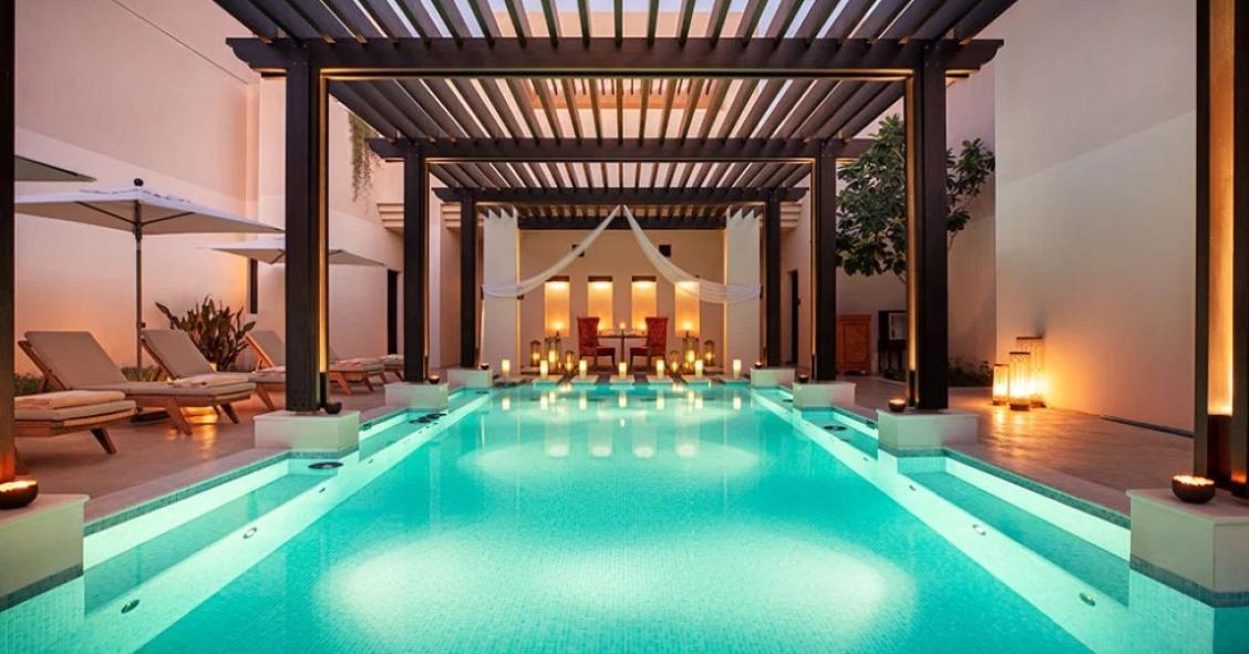 Este hotel de lujo en el emirato de Sharjah abre la puerta a los secretos del Mar Rojo