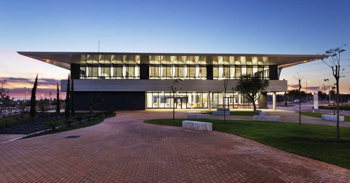 Un recorrido por la arquitectura sostenible de ayer y de hoy a través del ladrillo y la teja