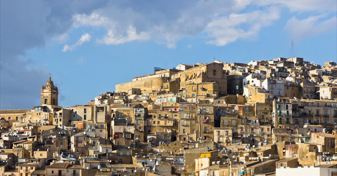 Casas por 1 euro en Sicilia: esta iniciativa llega a Caltagirone, ciudad patrimonio de la Unesco