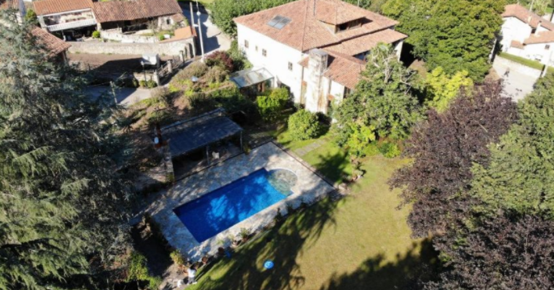 Un espectacular palacio de estilo indiano en venta cerca de Comillas y San Vicente de la Barquera