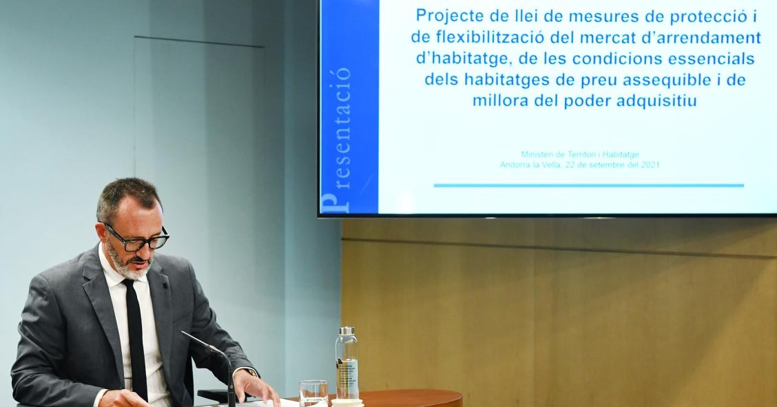 El ministro de Territorio y Vivienda, Víctor Filloy,