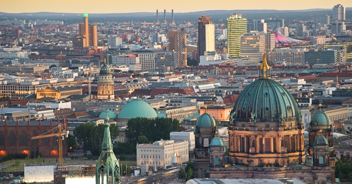 La iniciativa popular para expropiar 240.000 pisos a grandes inmobiliarias gana en Berlín