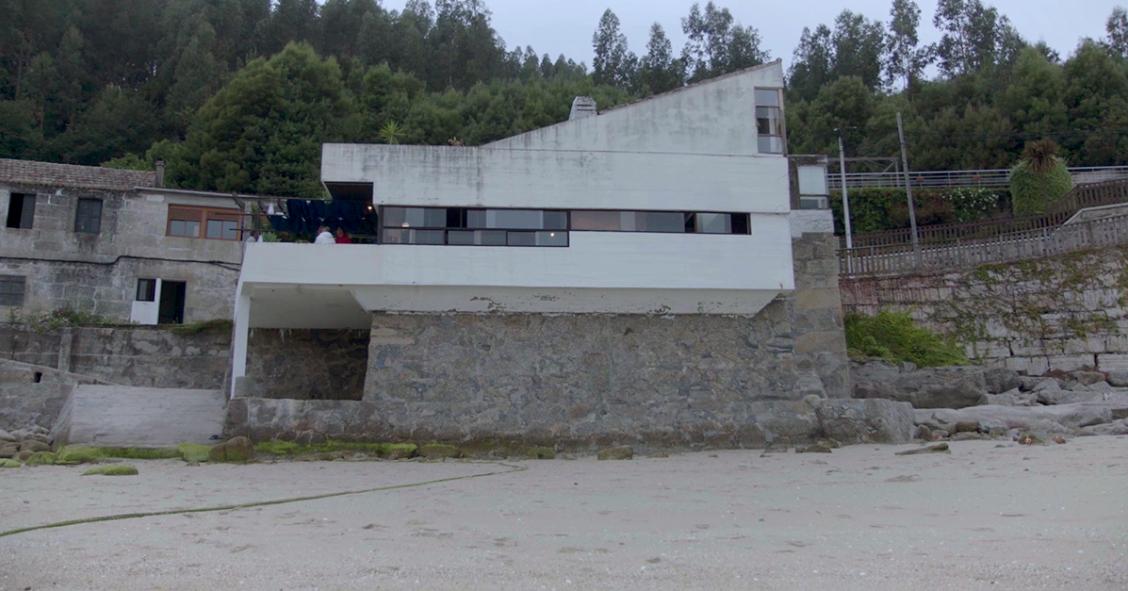 La casa A Roiba, el espectacular refugio marino del afamado arquitecto Vázquez Molezún