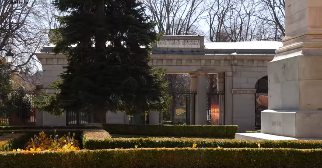 The entrance to the Royal Botanical Gradens in Madrid