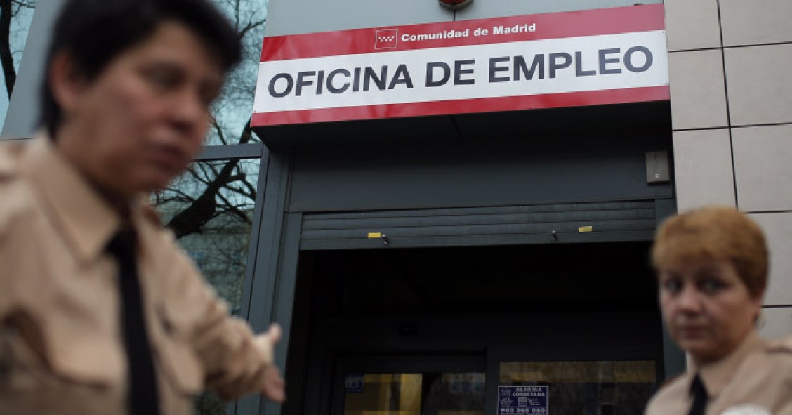 El paro registra una caída récord en septiembre y se queda por debajo de 3,3 millones