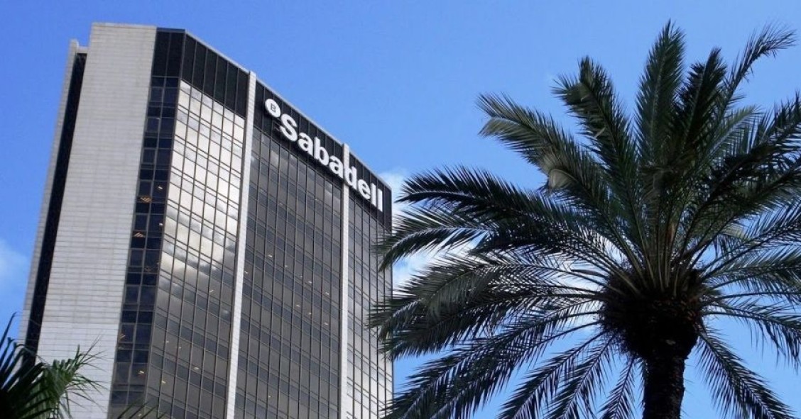 Banco Sabadell saca al mercado su sede corporativa en Barcelona por más de 100 millones
