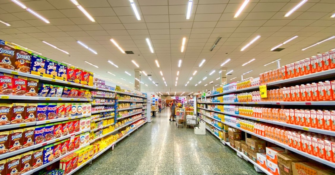 Los ‘supers’ copan el 44% del total de la inversión en retail en los últimos 18 meses, según JLL