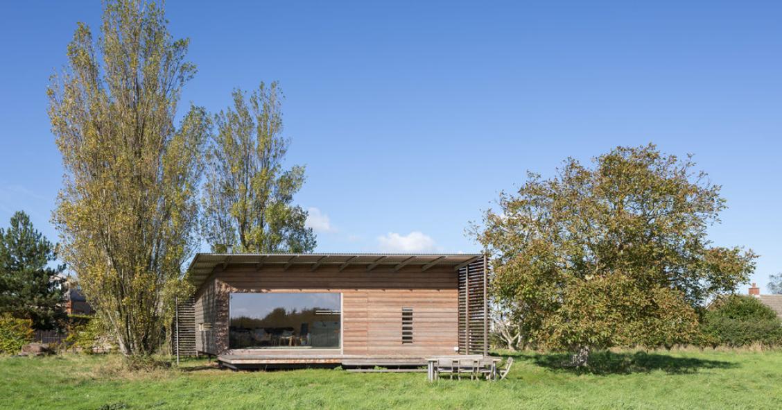 Una cabaña prefabricada diseñada para huir de la ciudad y disfrutar de la naturaleza