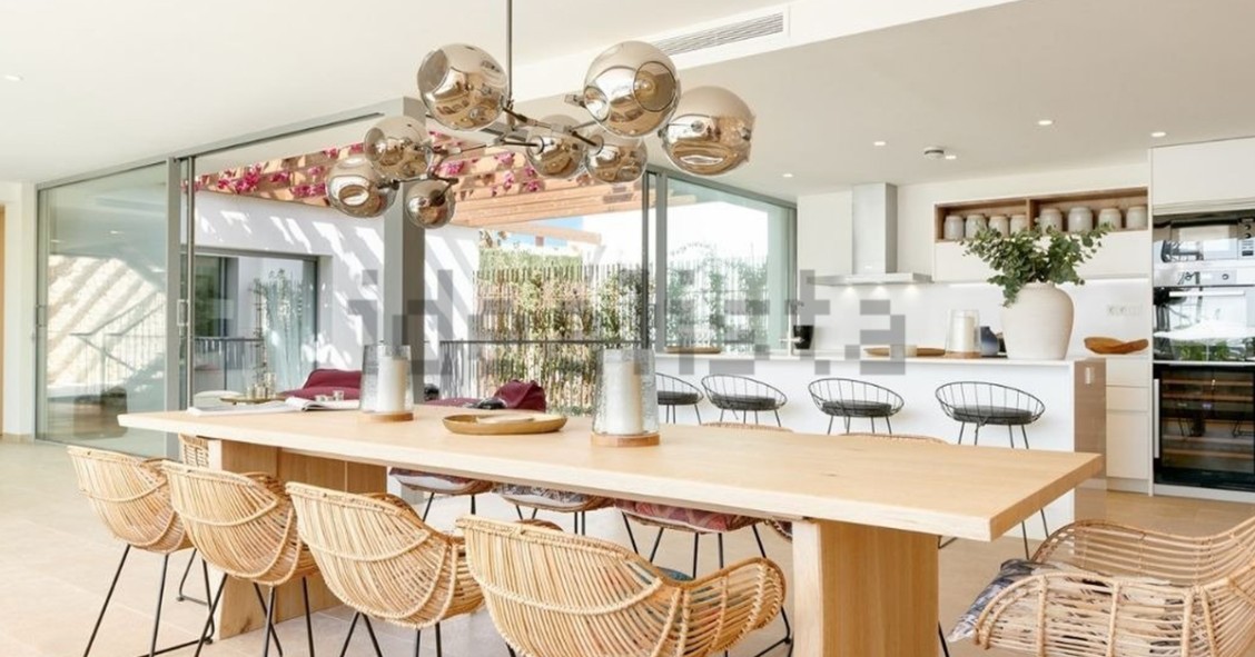 En venta esta espectacular villa situada en una de las calas más idílicas de Ibiza