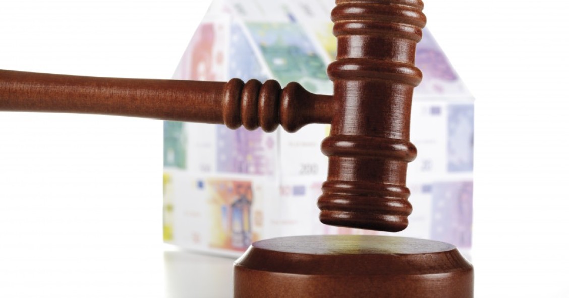 En qué casos pueden embargarte una casa hipotecada y cómo evitarlo