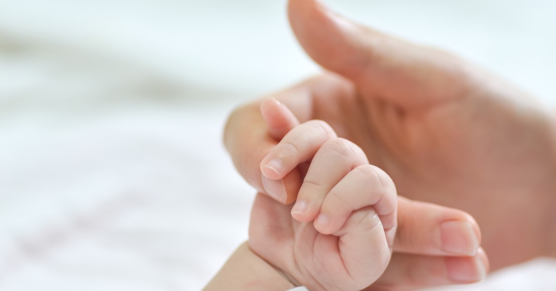 Nuevo plan de fertilidad de Ayuso para mujeres de hasta 45 años