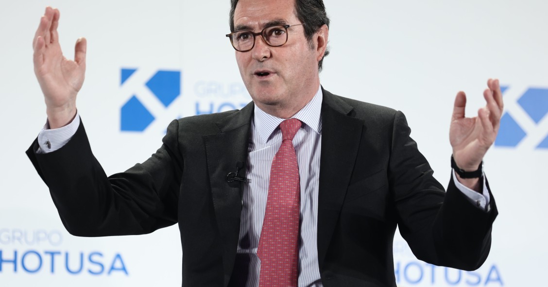 LA CEOE rechaza subir el sueldo mínimo