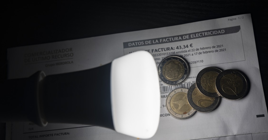 La factura de la luz está siendo más cara en la tarifa regulada